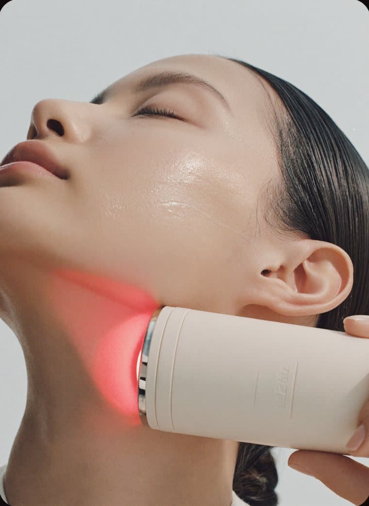 Modelo usando AGE-R Booster Pro — Luz Roja y Microcorriente